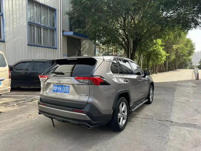RAV4 2020 2.0L CVT 2WD Fashion Edition — миниатюра 6