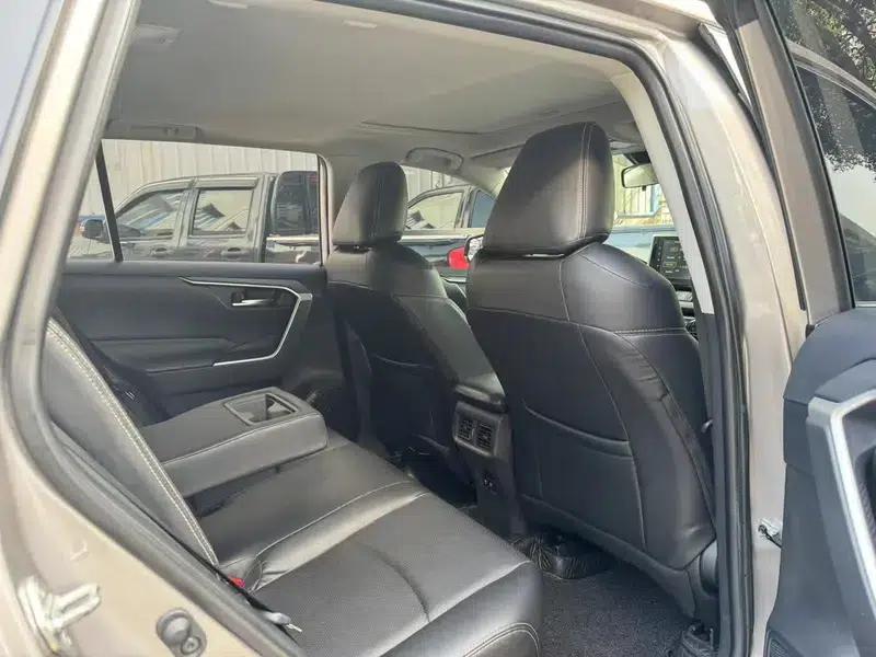 RAV4 2020 2.0L CVT 2WD Fashion Edition — миниатюра 7
