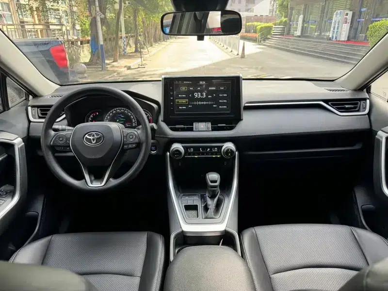 RAV4 2020 2.0L CVT 2WD Fashion Edition — миниатюра 8