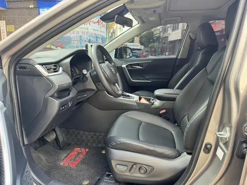 RAV4 2020 2.0L CVT 2WD Fashion Edition — миниатюра 9