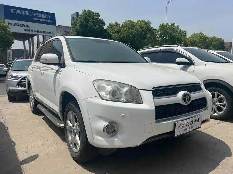2011 RAV4 2.4L Automatic 4WD Luxury Edition — миниатюра 3