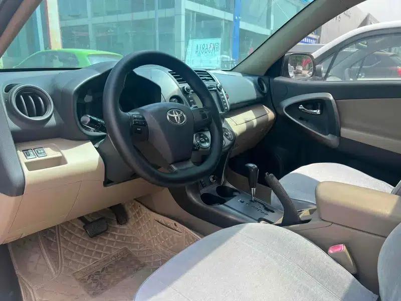 2011 RAV4 2.4L Automatic 4WD Luxury Edition — миниатюра 8