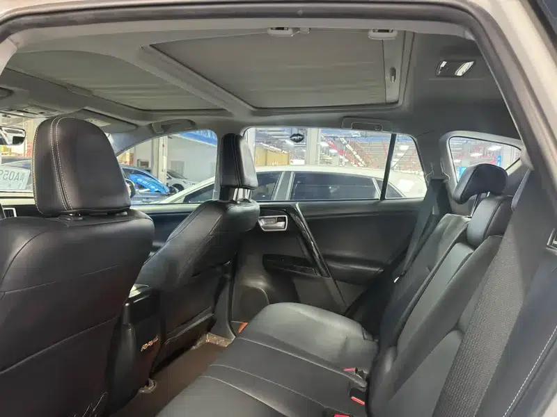 2016 RAV4 2.5L Automatic 4WD Elite Edition — миниатюра 17