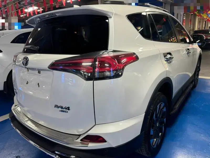 2016 RAV4 2.5L Automatic 4WD Elite Edition — миниатюра 6