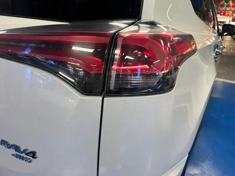 2016 RAV4 2.5L Automatic 4WD Elite Edition — миниатюра 8