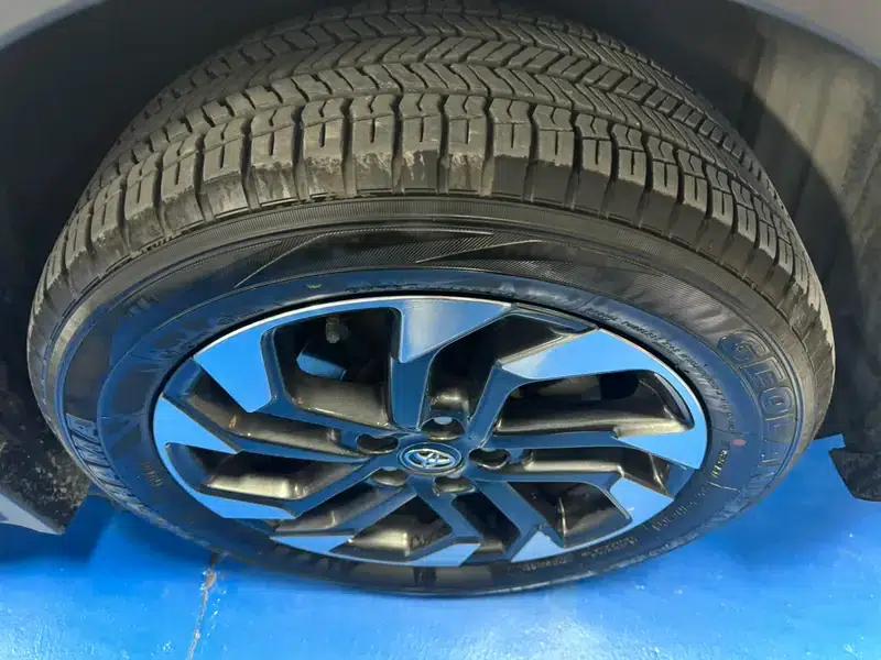 2016 RAV4 2.5L Automatic 4WD Elite Edition — миниатюра 9