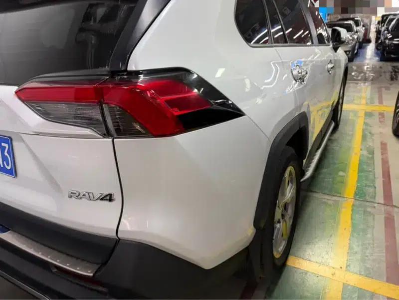 RAV4 2021 2.0L CVT 2WD Fashion Edition — миниатюра 13