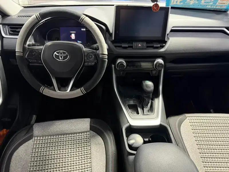 RAV4 2021 2.0L CVT 2WD Fashion Edition — миниатюра 14