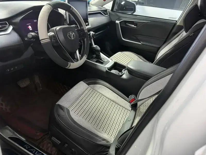 RAV4 2021 2.0L CVT 2WD Fashion Edition — миниатюра 17