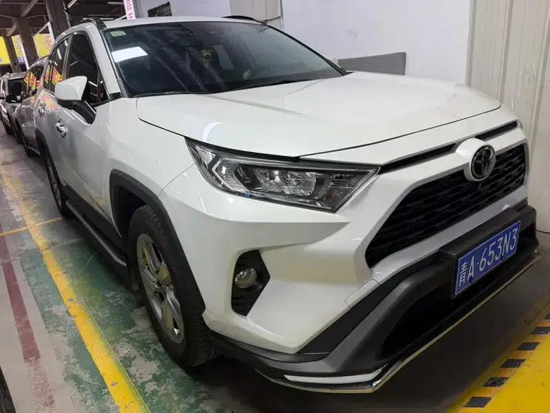RAV4 2021 2.0L CVT 2WD Fashion Edition — миниатюра 3