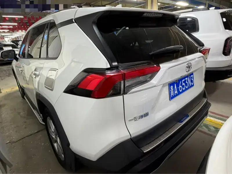 RAV4 2021 2.0L CVT 2WD Fashion Edition — миниатюра 4