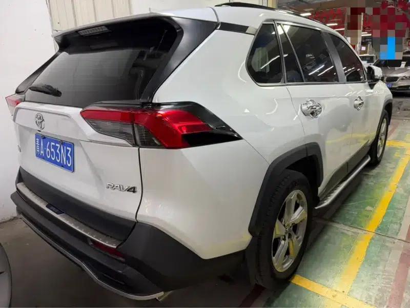 RAV4 2021 2.0L CVT 2WD Fashion Edition — миниатюра 5
