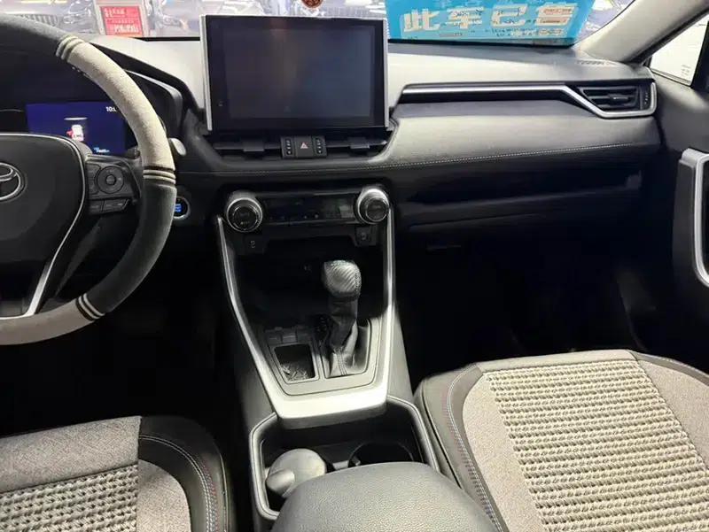 RAV4 2021 2.0L CVT 2WD Fashion Edition — миниатюра 10