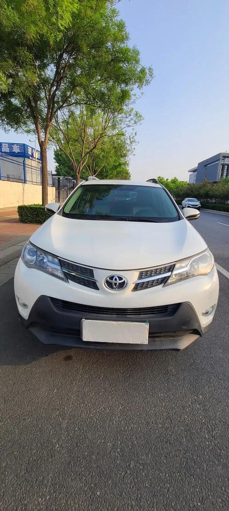 2013 RAV4 2.0L CVT 2WD Urban Edition — миниатюра 2