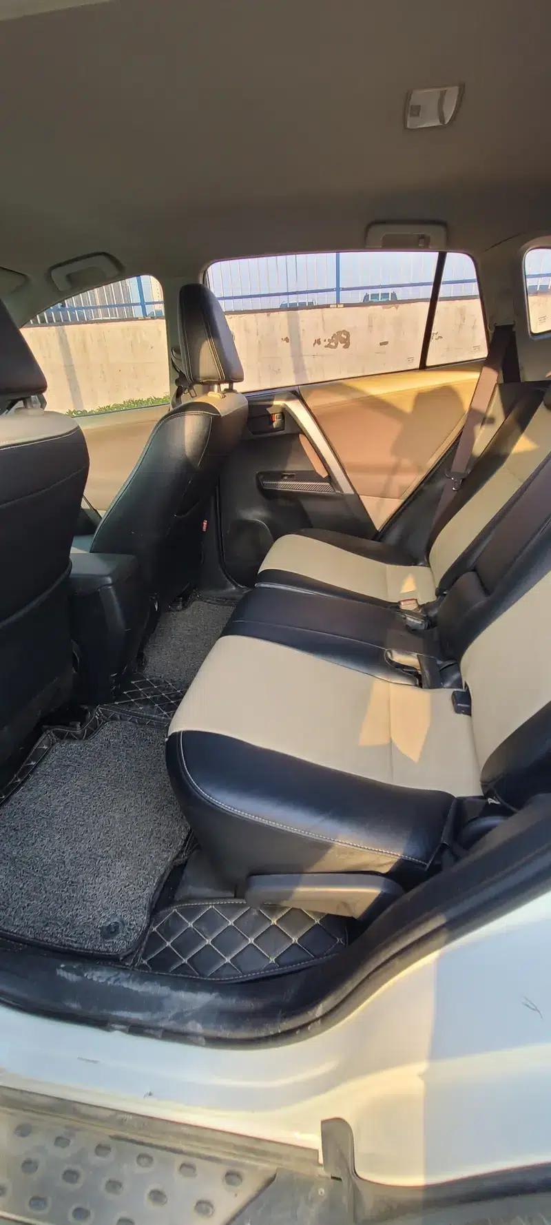 2013 RAV4 2.0L CVT 2WD Urban Edition — миниатюра 5