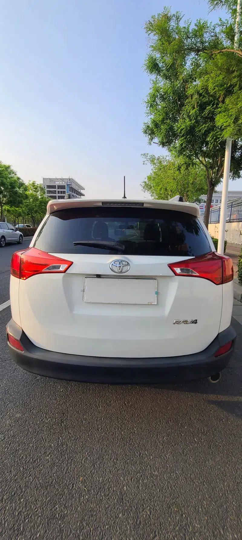 2013 RAV4 2.0L CVT 2WD Urban Edition — миниатюра 9