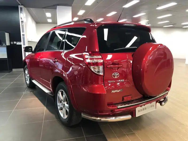 2011 RAV4 2.0L Automatic 4WD — миниатюра 3