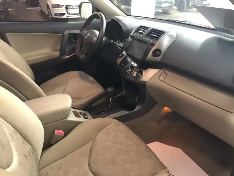 2011 RAV4 2.0L Automatic 4WD — миниатюра 6