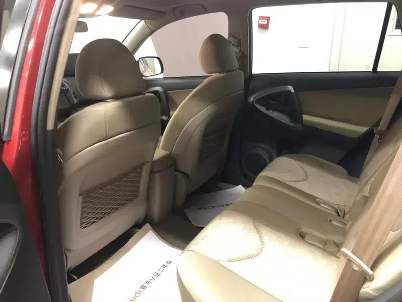 2011 RAV4 2.0L Automatic 4WD — миниатюра 7