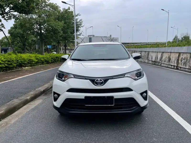 2016 RAV4 2.0L CVT 2WD Urban Edition — миниатюра 2