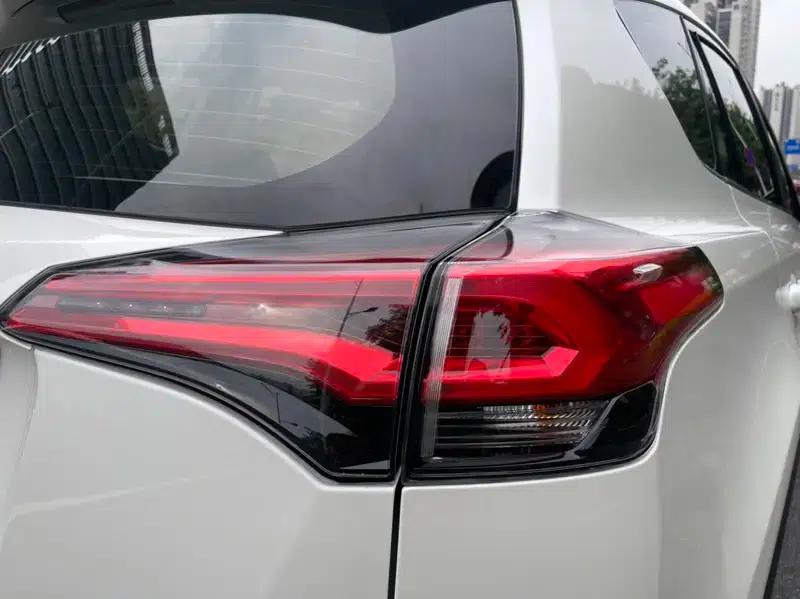 2016 RAV4 2.0L CVT 2WD Urban Edition — миниатюра 11