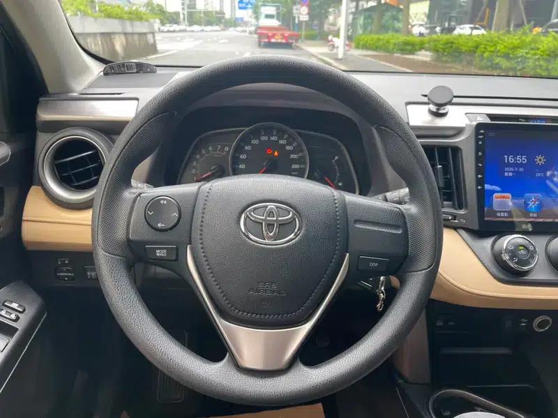 2016 RAV4 2.0L CVT 2WD Urban Edition — миниатюра 17