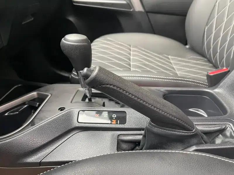 2016 RAV4 2.0L CVT 2WD Urban Edition — миниатюра 18