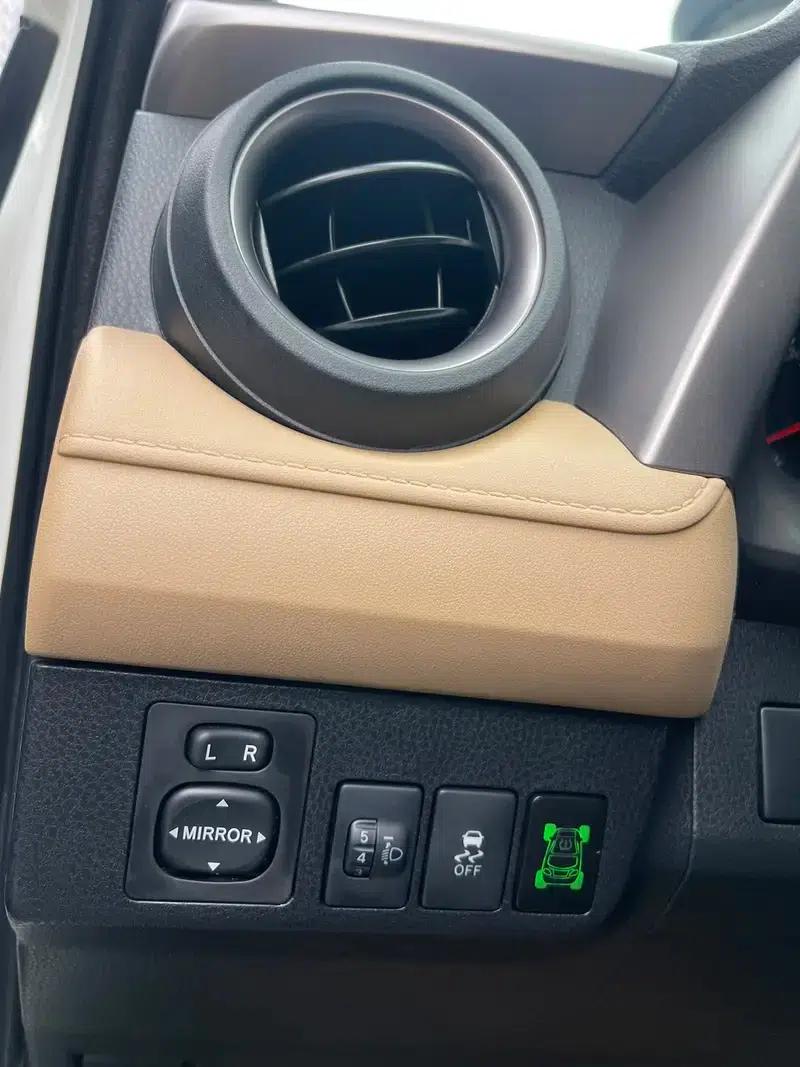 2016 RAV4 2.0L CVT 2WD Urban Edition — миниатюра 19