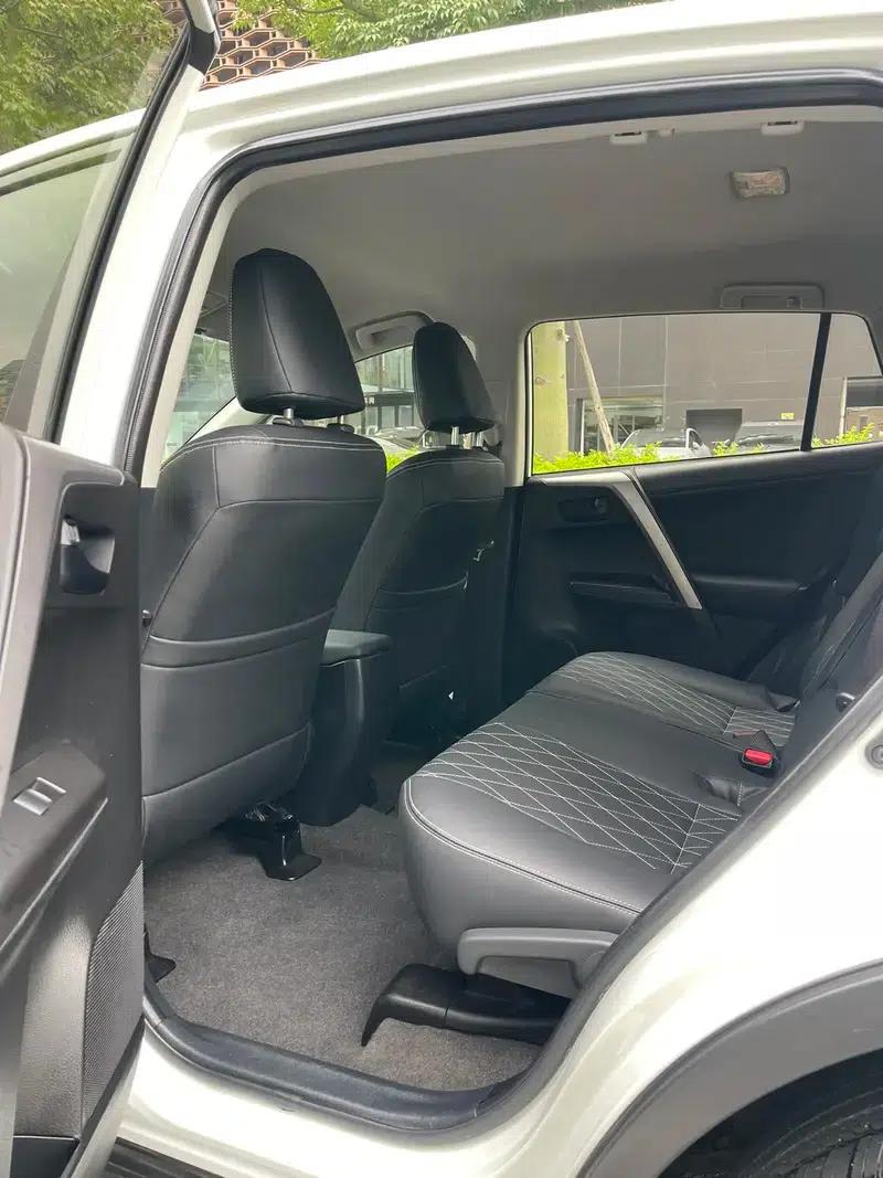 2016 RAV4 2.0L CVT 2WD Urban Edition — миниатюра 24