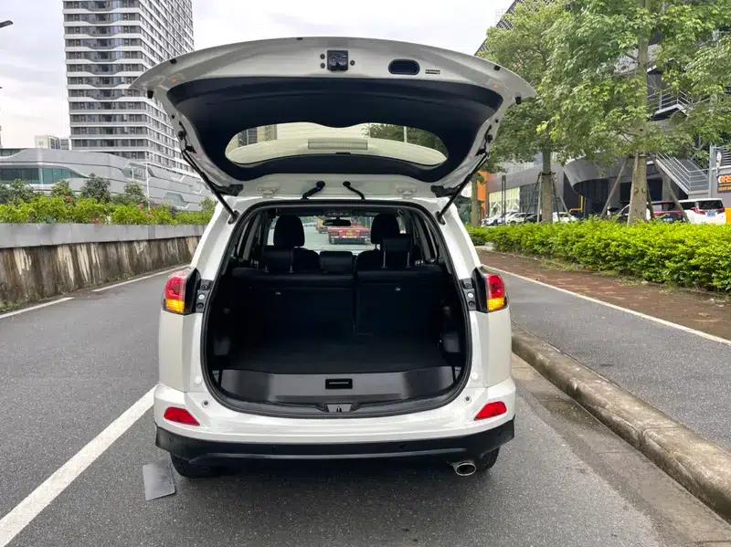 2016 RAV4 2.0L CVT 2WD Urban Edition — миниатюра 26