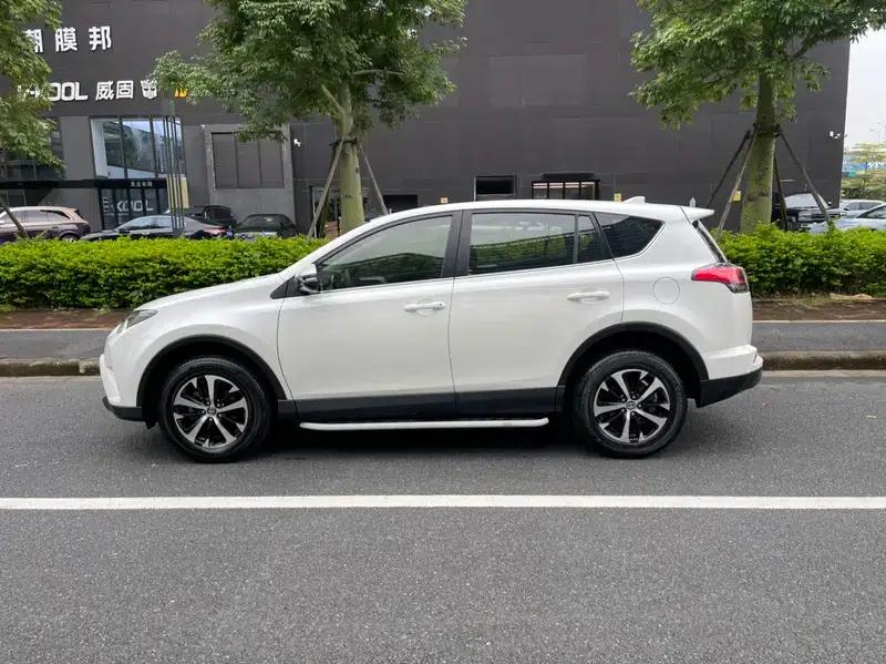 2016 RAV4 2.0L CVT 2WD Urban Edition — миниатюра 4