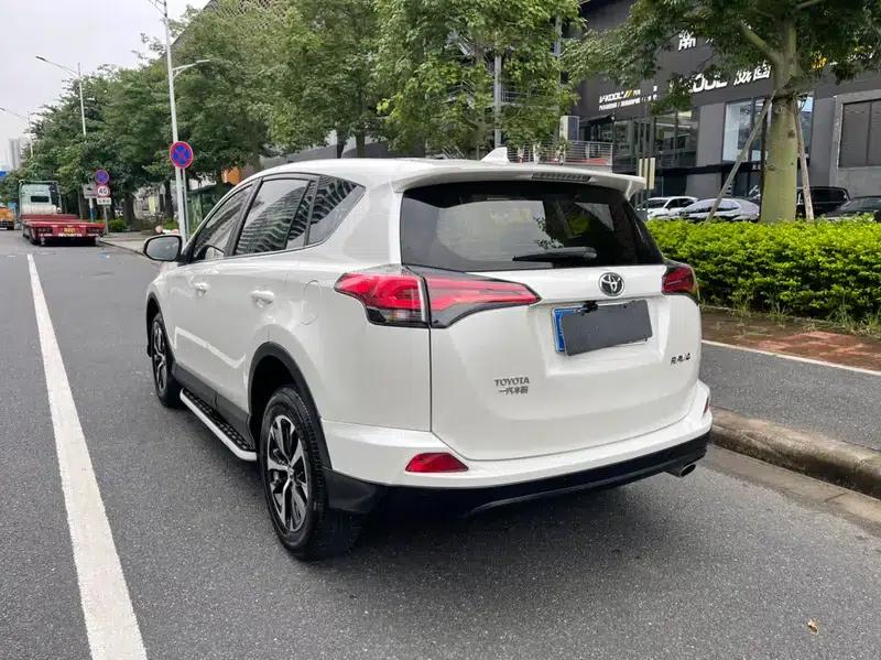 2016 RAV4 2.0L CVT 2WD Urban Edition — миниатюра 5