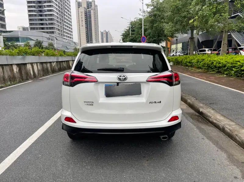 2016 RAV4 2.0L CVT 2WD Urban Edition — миниатюра 6