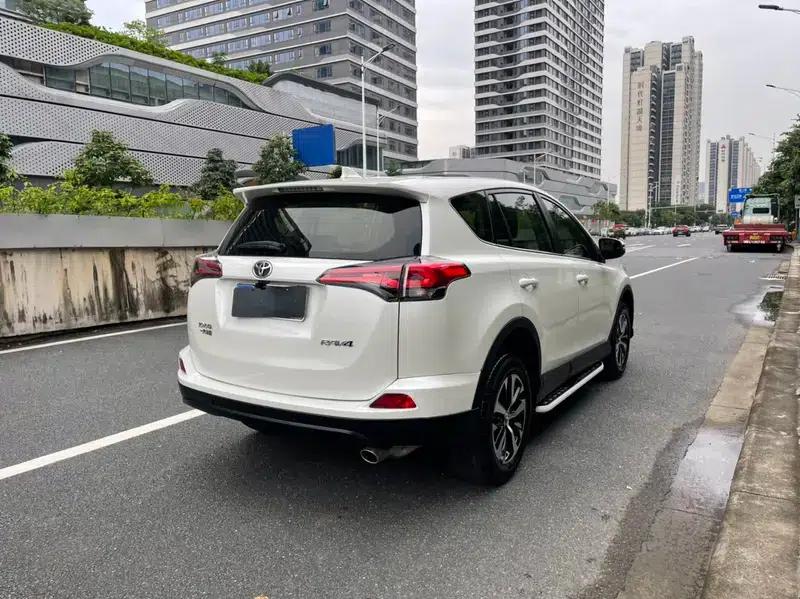 2016 RAV4 2.0L CVT 2WD Urban Edition — миниатюра 7