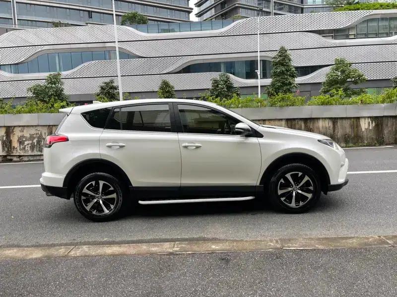 2016 RAV4 2.0L CVT 2WD Urban Edition — миниатюра 8
