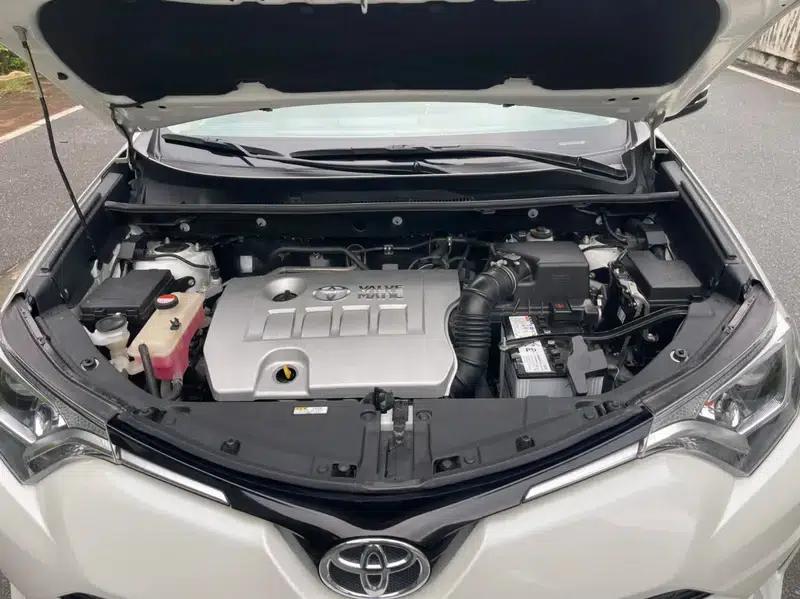 2016 RAV4 2.0L CVT 2WD Urban Edition — миниатюра 9