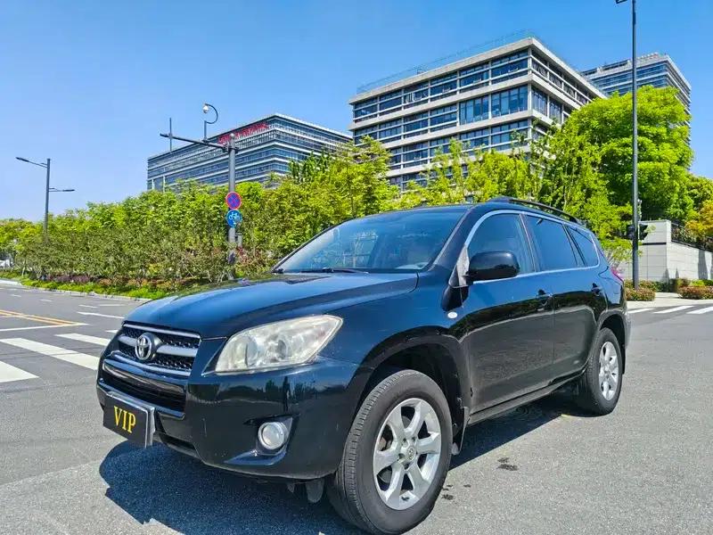 2011 RAV4 2.0L Automatic Classic Edition — миниатюра 1