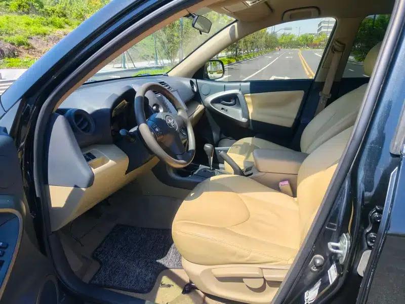 2011 RAV4 2.0L Automatic Classic Edition — миниатюра 11
