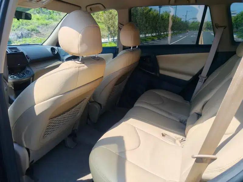 2011 RAV4 2.0L Automatic Classic Edition — миниатюра 12
