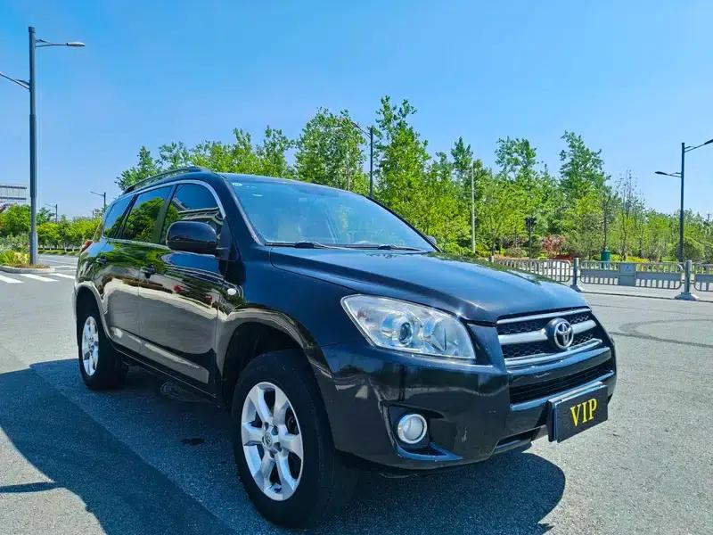 2011 RAV4 2.0L Automatic Classic Edition — миниатюра 3