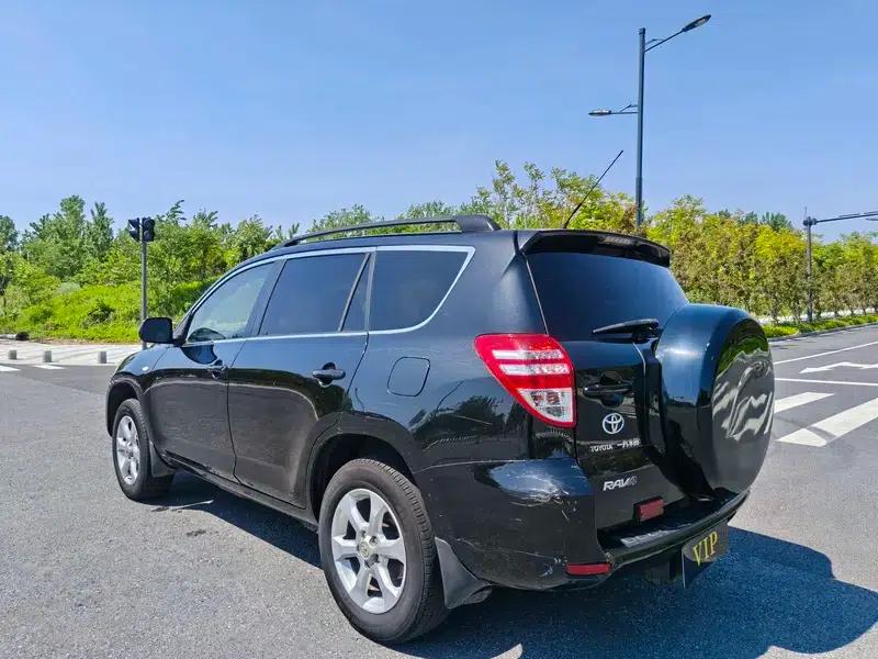 2011 RAV4 2.0L Automatic Classic Edition — миниатюра 4