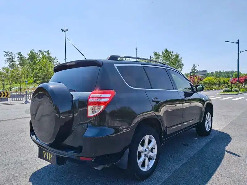 2011 RAV4 2.0L Automatic Classic Edition — миниатюра 6