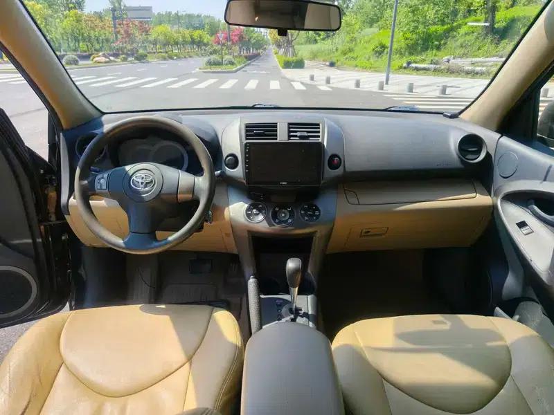 2011 RAV4 2.0L Automatic Classic Edition — миниатюра 9