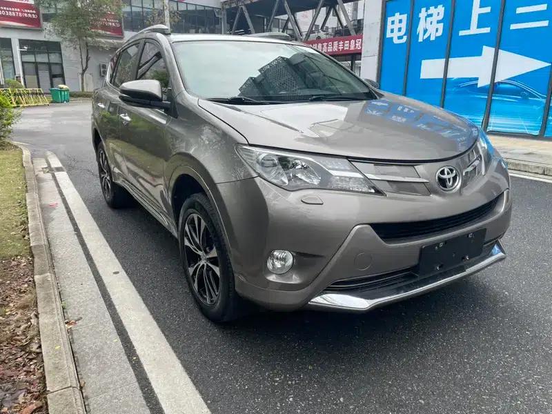 2015 RAV4 2.5L Automatic 4WD Elite Edition — миниатюра 3