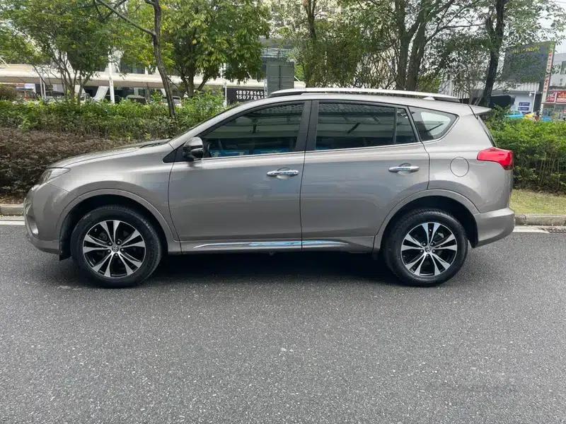 2015 RAV4 2.5L Automatic 4WD Elite Edition — миниатюра 4