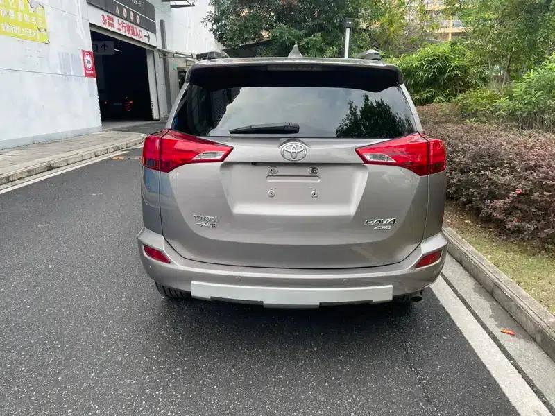2015 RAV4 2.5L Automatic 4WD Elite Edition — миниатюра 6
