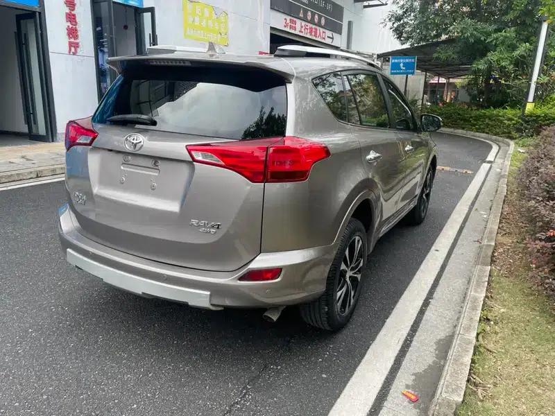 2015 RAV4 2.5L Automatic 4WD Elite Edition — миниатюра 7