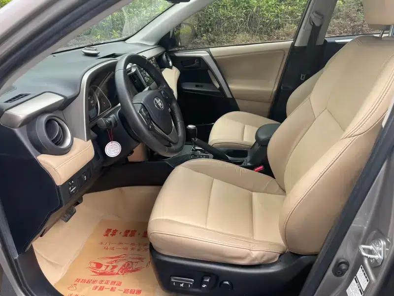 2015 RAV4 2.5L Automatic 4WD Elite Edition — миниатюра 9