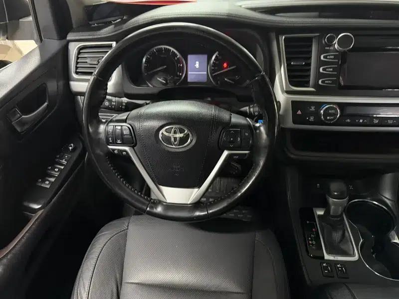 2015 Highlander 2.0T AWD Luxury 7-seater — миниатюра 16