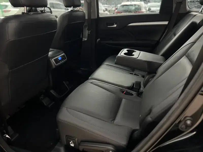 2017 Highlander 2.0T AWD Luxury 7-seater — миниатюра 8